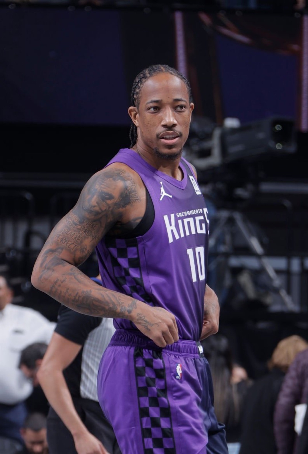 到旗杆附近 到旗杆附近